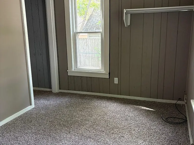 112 N Clinton St — Photo 9
