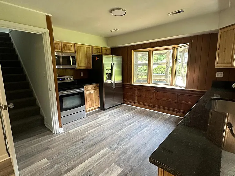 80 Westmoreland Dr — Photo 4