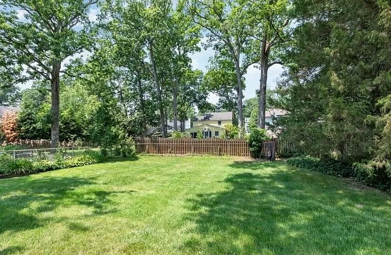23 Gates Ave #2 — Photo 8