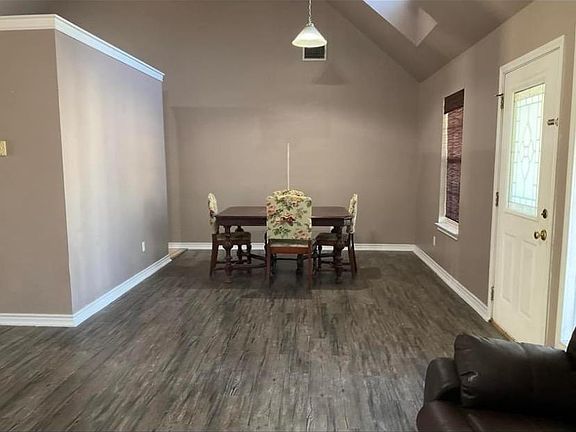 2nd image of 1127 Iris Crescent Dr