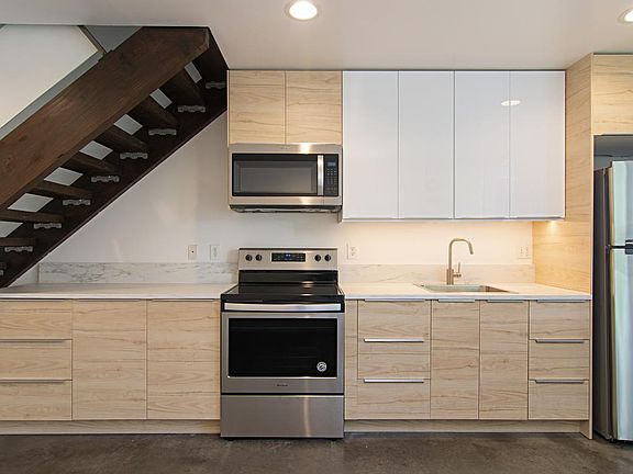 4th image of 750 11th Ave Unit 107