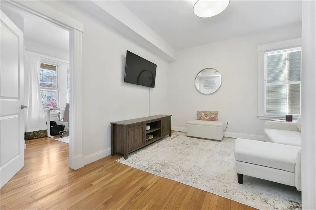5 bed, 1400 sqft, $8,000 — Photo 4
