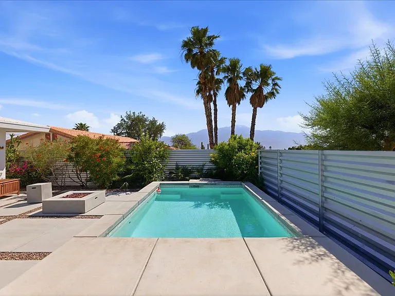 9750 Valencia Dr — Photo 31