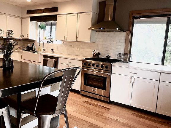 2nd image of 15171 Berkshire Cir