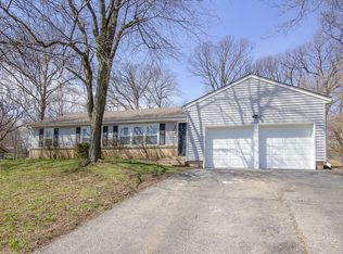 6300 N Robinhood Ln, Kansas City, MO 64151