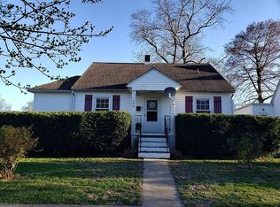 204 W Douglas St, Fairfield, IL 62837