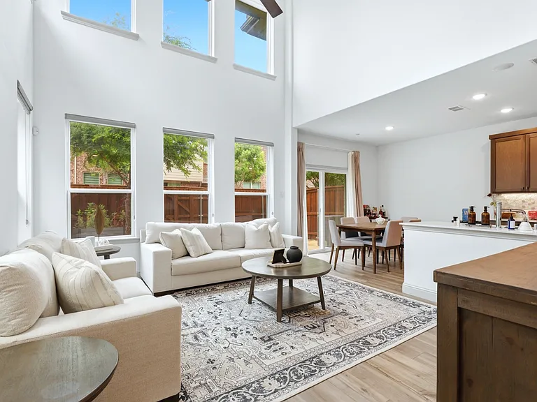 1004 Mikaela Dr — Photo 14