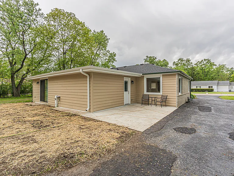 1055 N Bluebonnet Ln — Photo 30