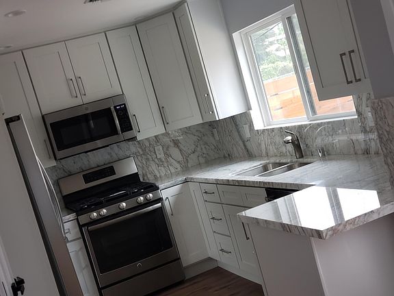 3rd image of 20327 Califa St