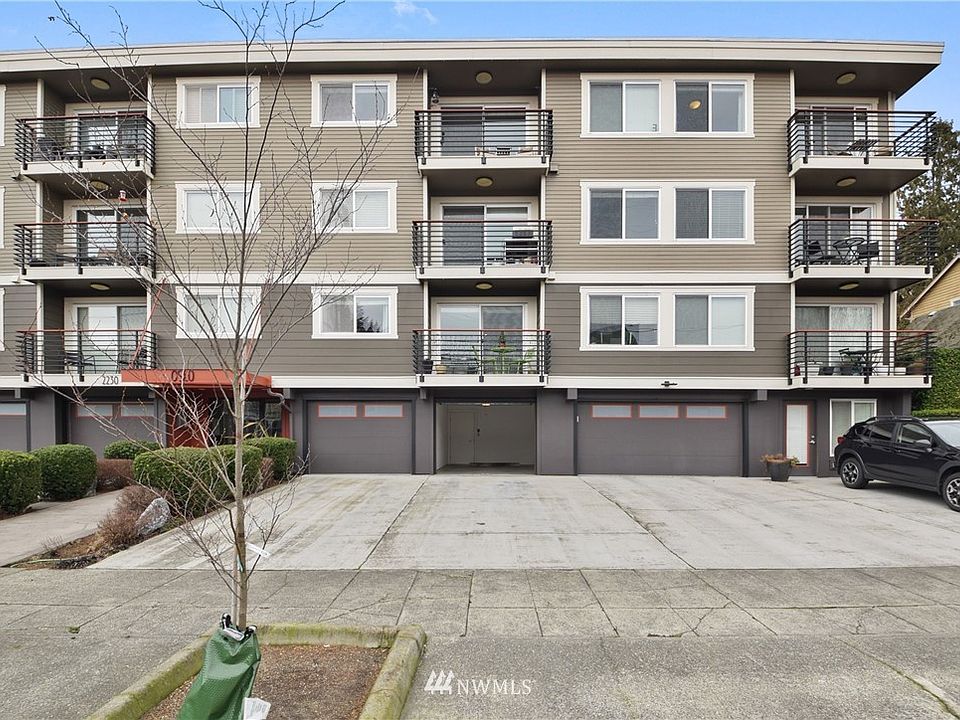 Welcome to OSLO in the heart of Ballard. A boutique condominium complex with only 19 units. Top floor corner unit 