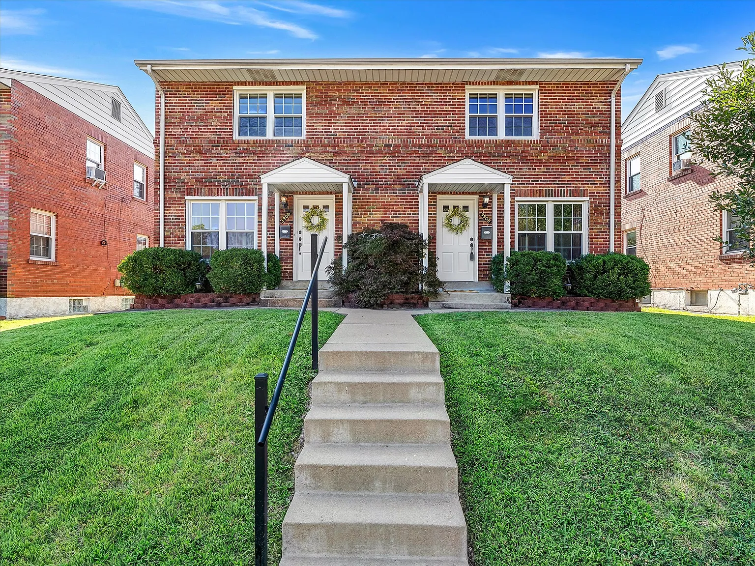2 bed, 962 sqft, $1,550 — Photo 1