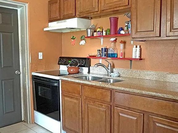 4th image of 701 Solandra Dr