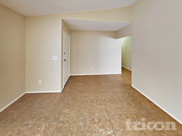 5532 Spencer St — Photo 4