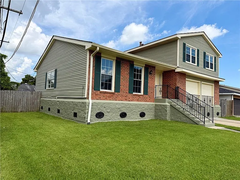 532 Oakwood Dr — Photo 2