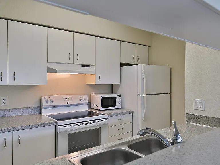 Charbonneau Apartments — Photo 12