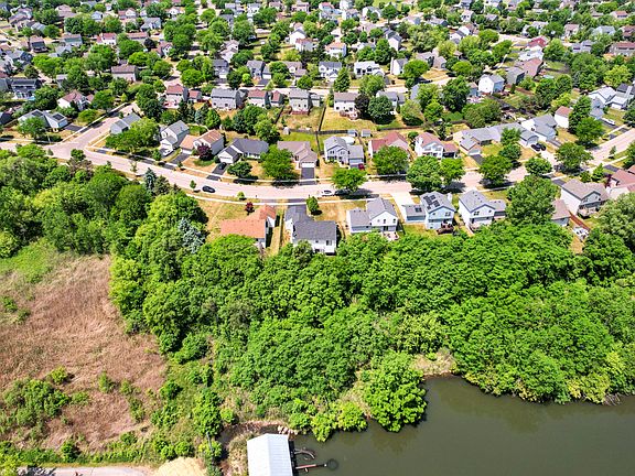 3rd image of 612 Grace Dr