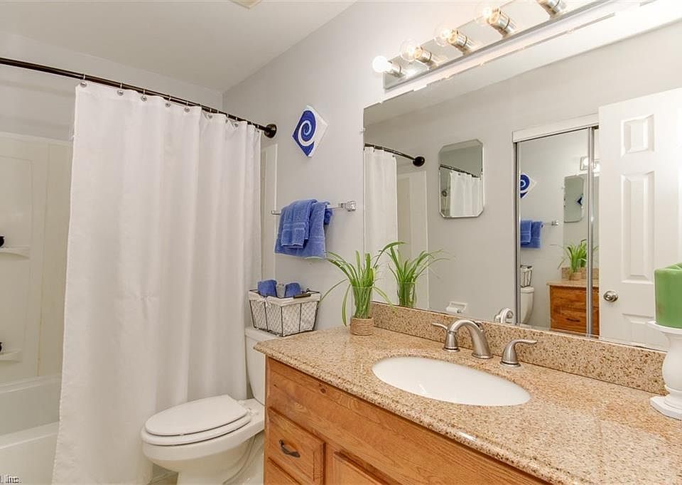 Upstairs Renovated full bath.