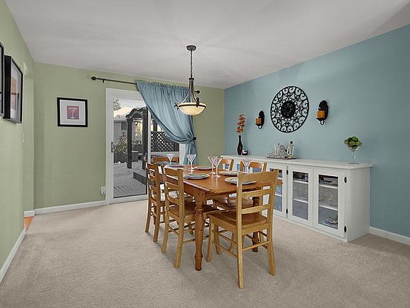 4th image of 2628 235th Ct NE