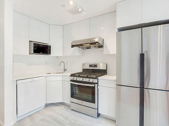 5th image of 242 W 136th St APT 3
