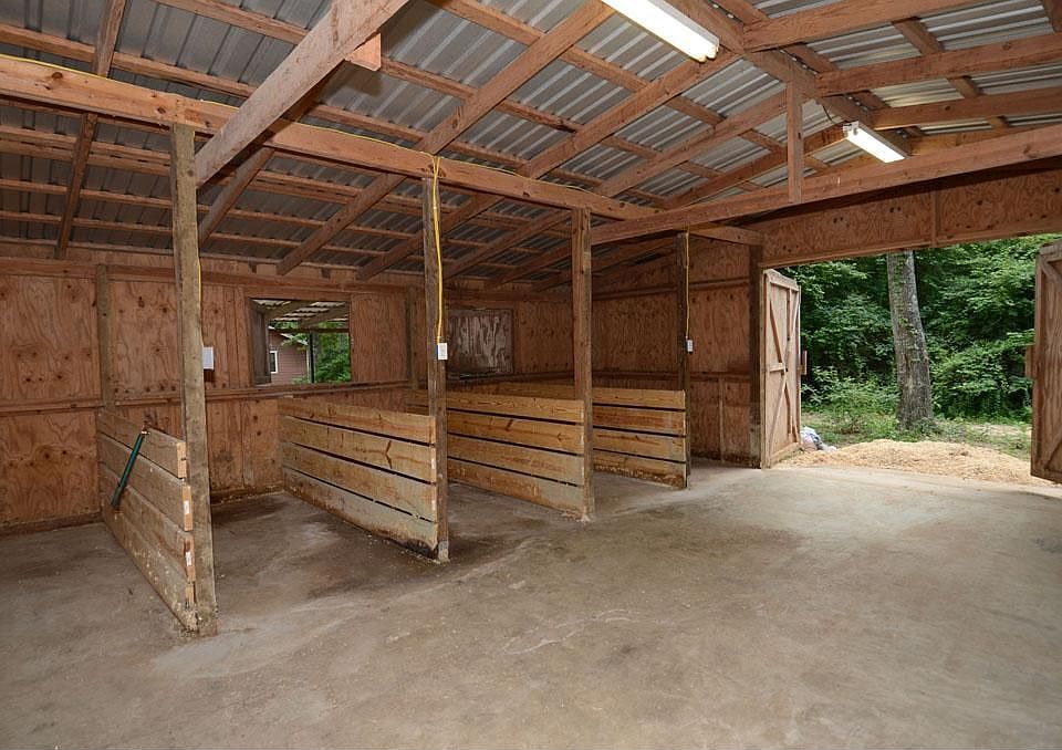 BARN ON SLAB