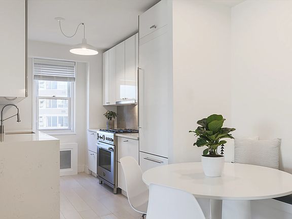 5th image of 400 E 54th St APT 25F