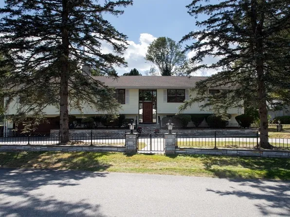 101 Gibbs St, Somerset, MA 02726