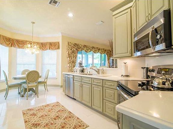 3rd image of 8815 Barrymore Ln