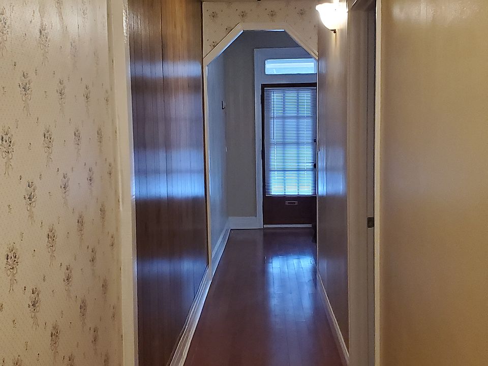 Hallway to entrance view