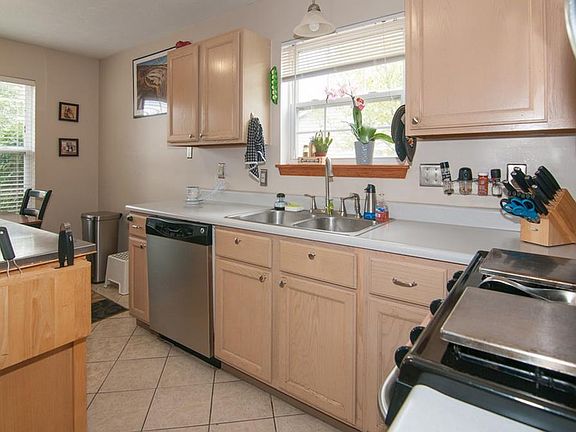 5th image of 17729 White Willow Dr