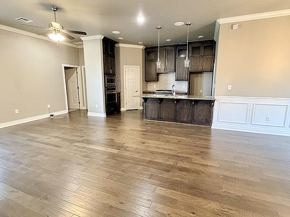 4th image of 919 Stonebridge Village Dr