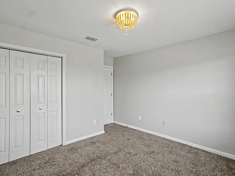 404 Clairemore Cir — Photo 24