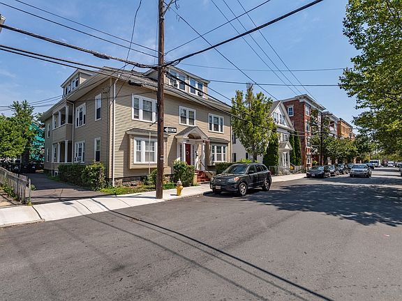 3rd image of 33 Harbor St