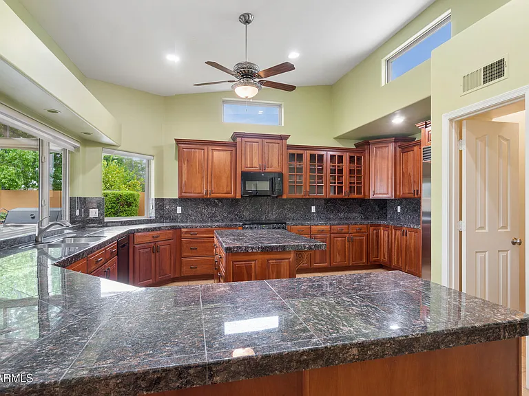 1307 E Treasure Cove Dr — Photo 17