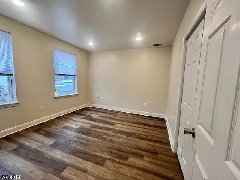 2 bed, 1.0 bath, $1,900 — Photo 3