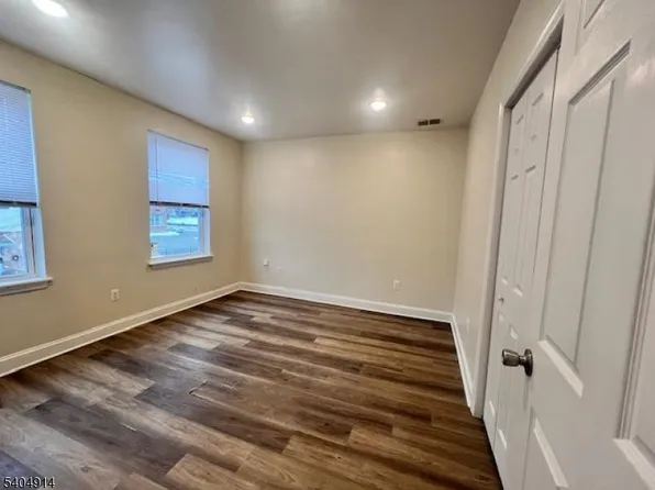 12 Seeley St, Paterson, NJ 07501