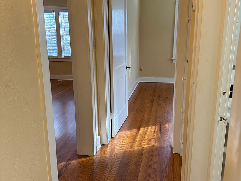 427 E Johnson St — Photo 9