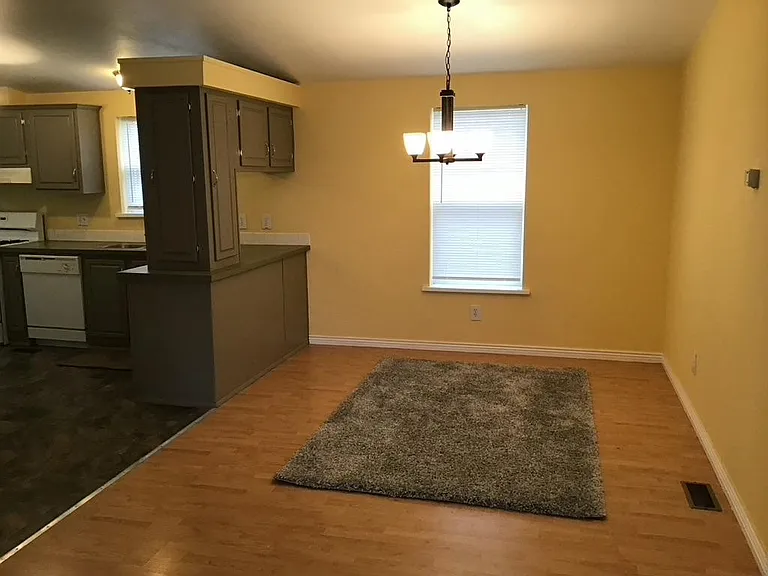409 S Foote Ave — Photo 4