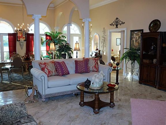 2nd image of 147 Clubhouse Dr