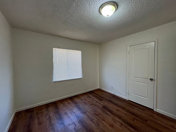 5th image of 118 Ash St