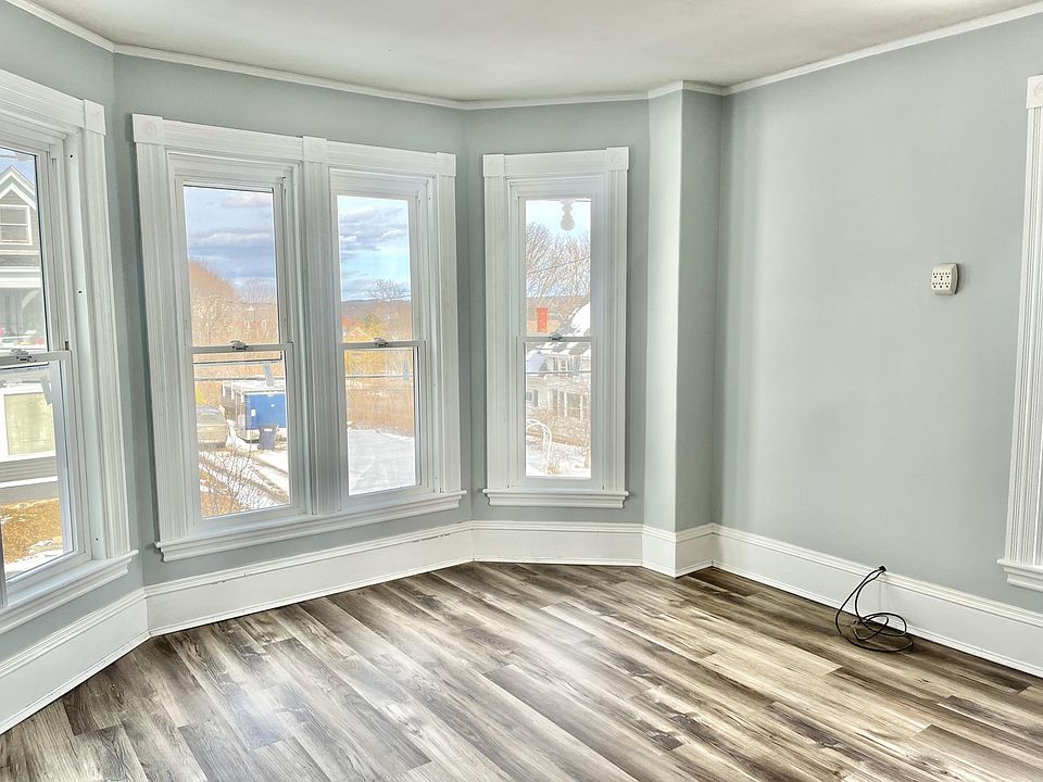 52 Dillingham St Bangor, ME, 04401 Apartments for Rent Zillow