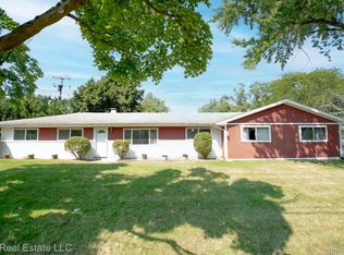 6510 Manson Dr, Waterford, MI 48329