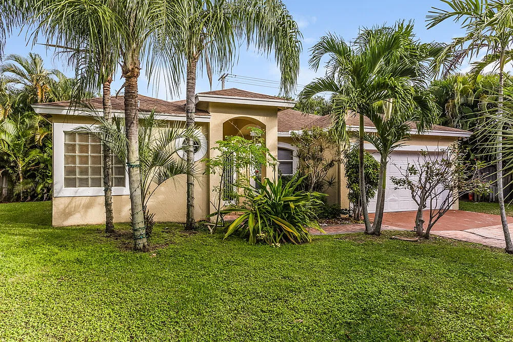 3 bed, 2.0 bath, 1856 sqft, $4,650 — Photo 1