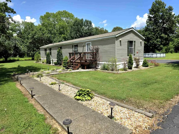 708 Sharpe School Rd, Calvert City, KY 42029