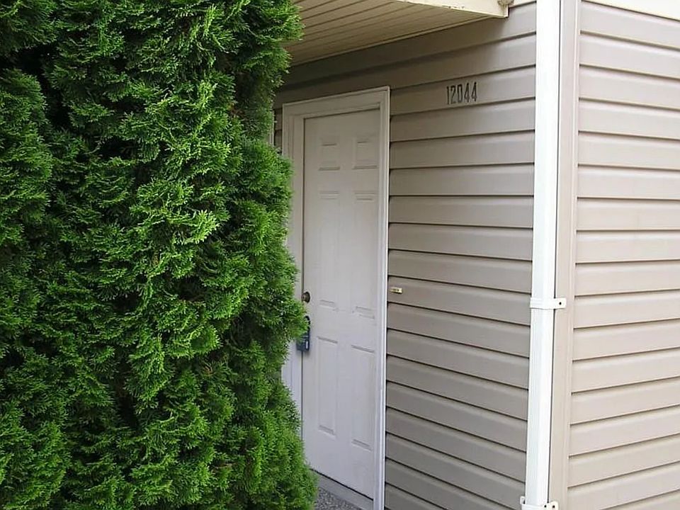 1st image of 12044 31st Ave NE #A