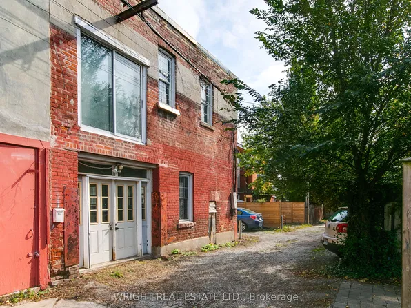 105 Major St, Toronto, ON M5S 2K9
