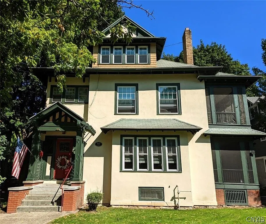 3 bed, 1.0 bath, 4551 sqft, $1,550 — Photo 1