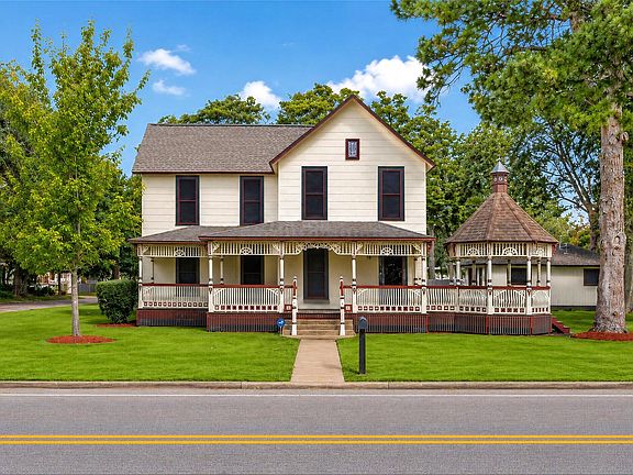 2nd image of 816 W Adoue St