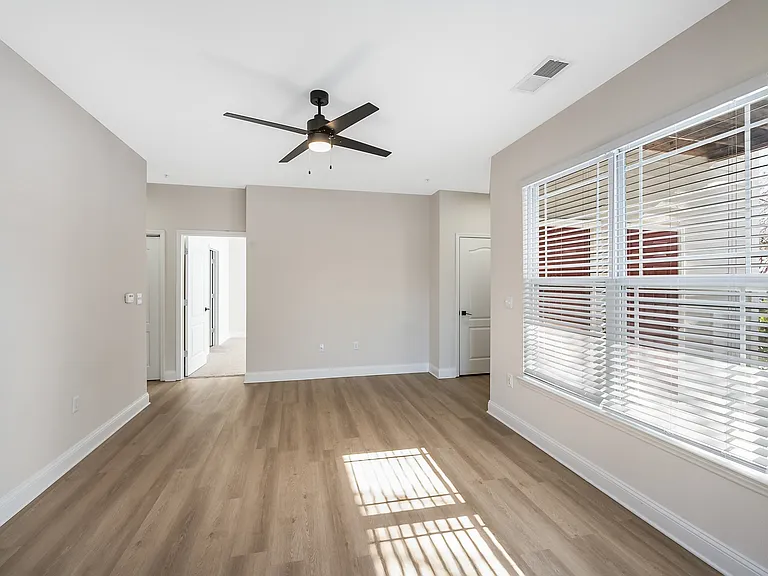 Ashbury Square Apartments — Photo 93