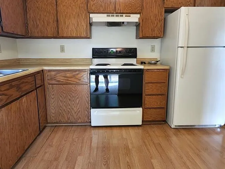 4 La Crescenta Cir — Photo 10