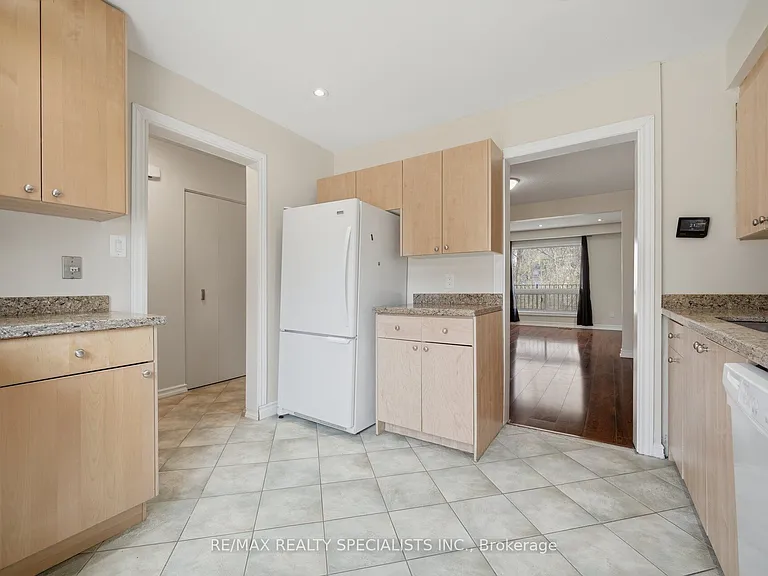 701 Burnhamthorpe Rd #106 — Photo 10